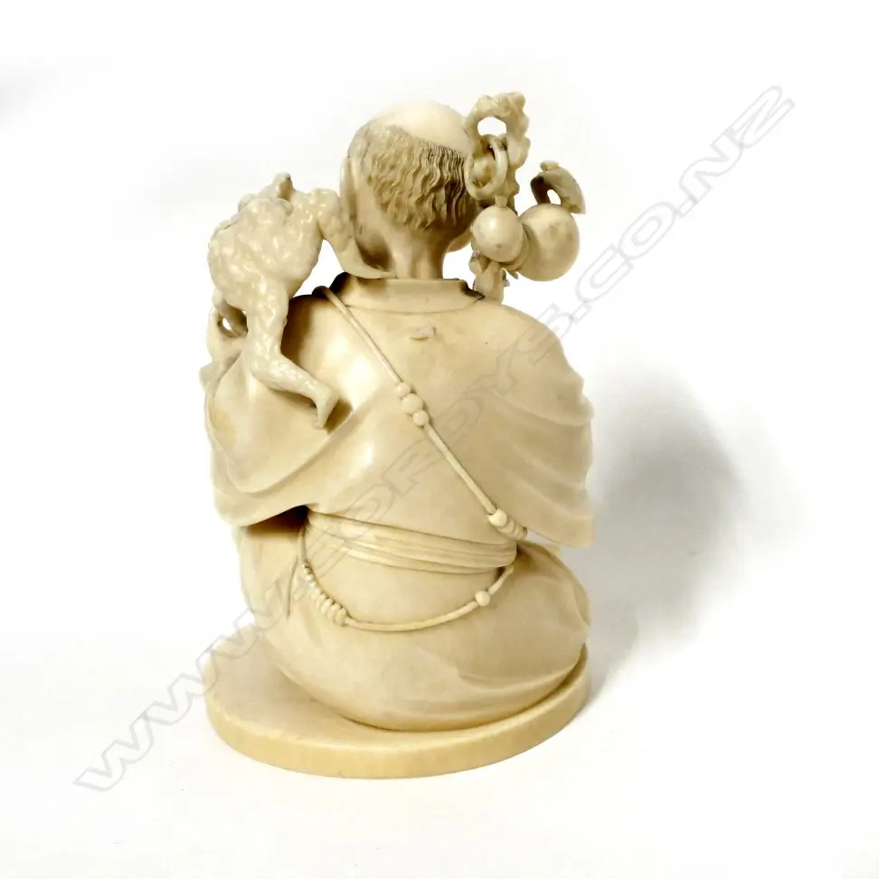 A fine Japanese carved ivory okimono Image 1++