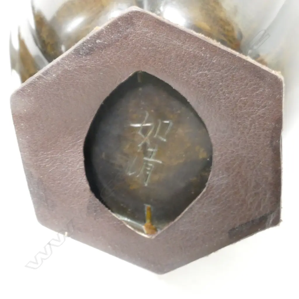 A pair of Japanese Meiji period bronze vases Image 1++