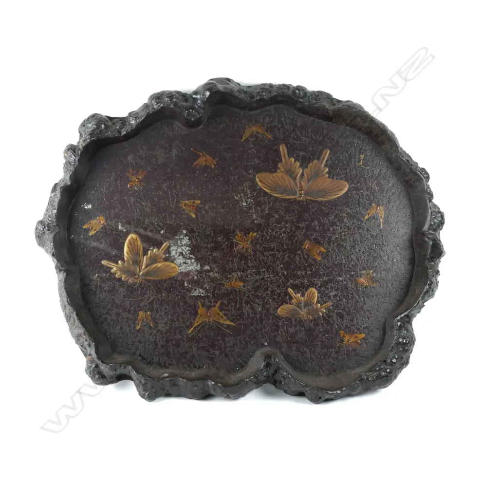 A decorative Japanese lacquer tray Image 1++
