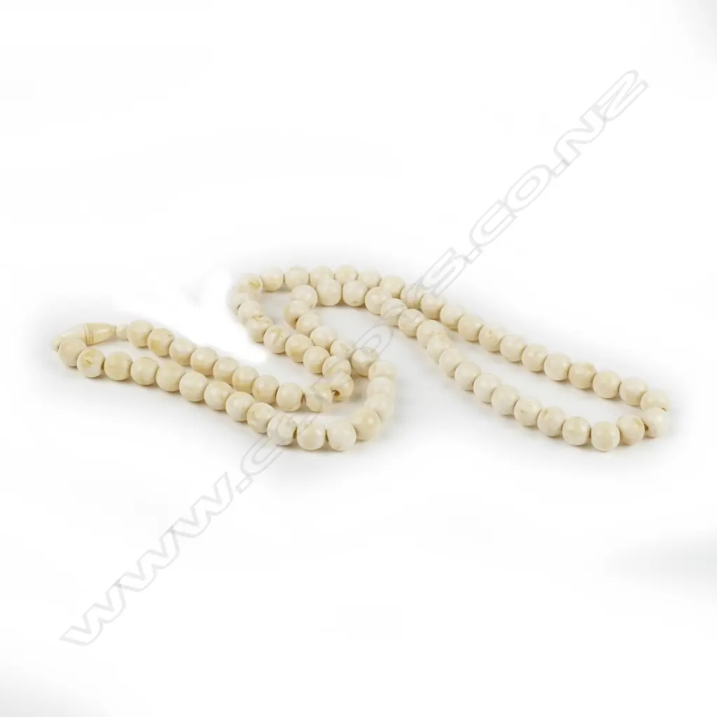 A vintage ivory bead necklace Image 1++