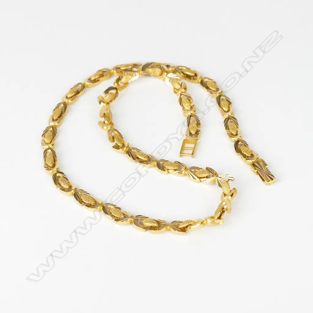 A 20ct. gold chain Image 1++