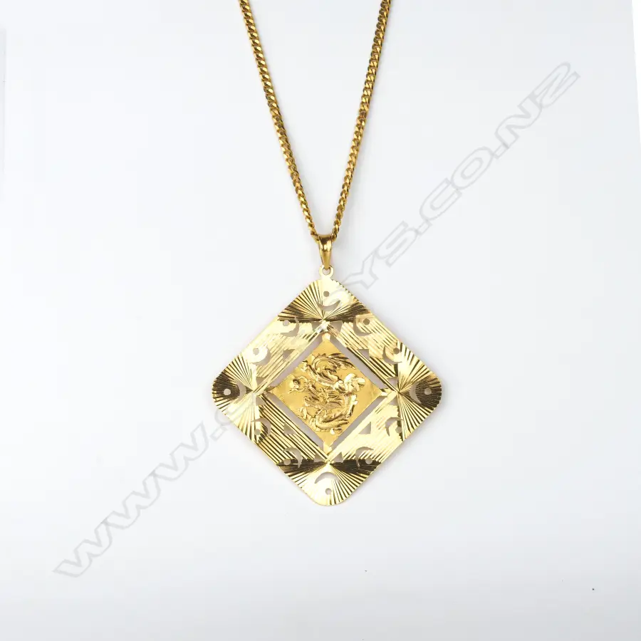 A 20ct. gold chain with 18ct. gold pendant Image 1++