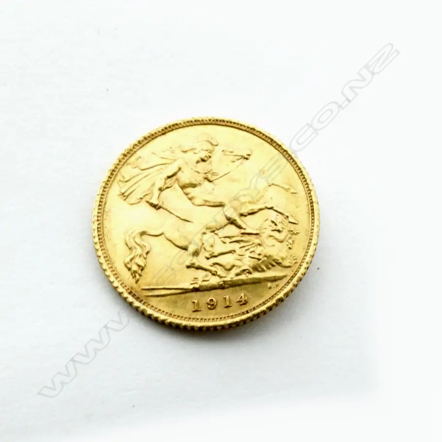 A 1914 gold half sovereign Image 1++