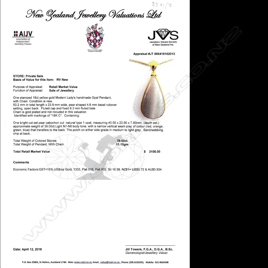 An 18ct yellow gold set oval natural opal pendant Image 1++