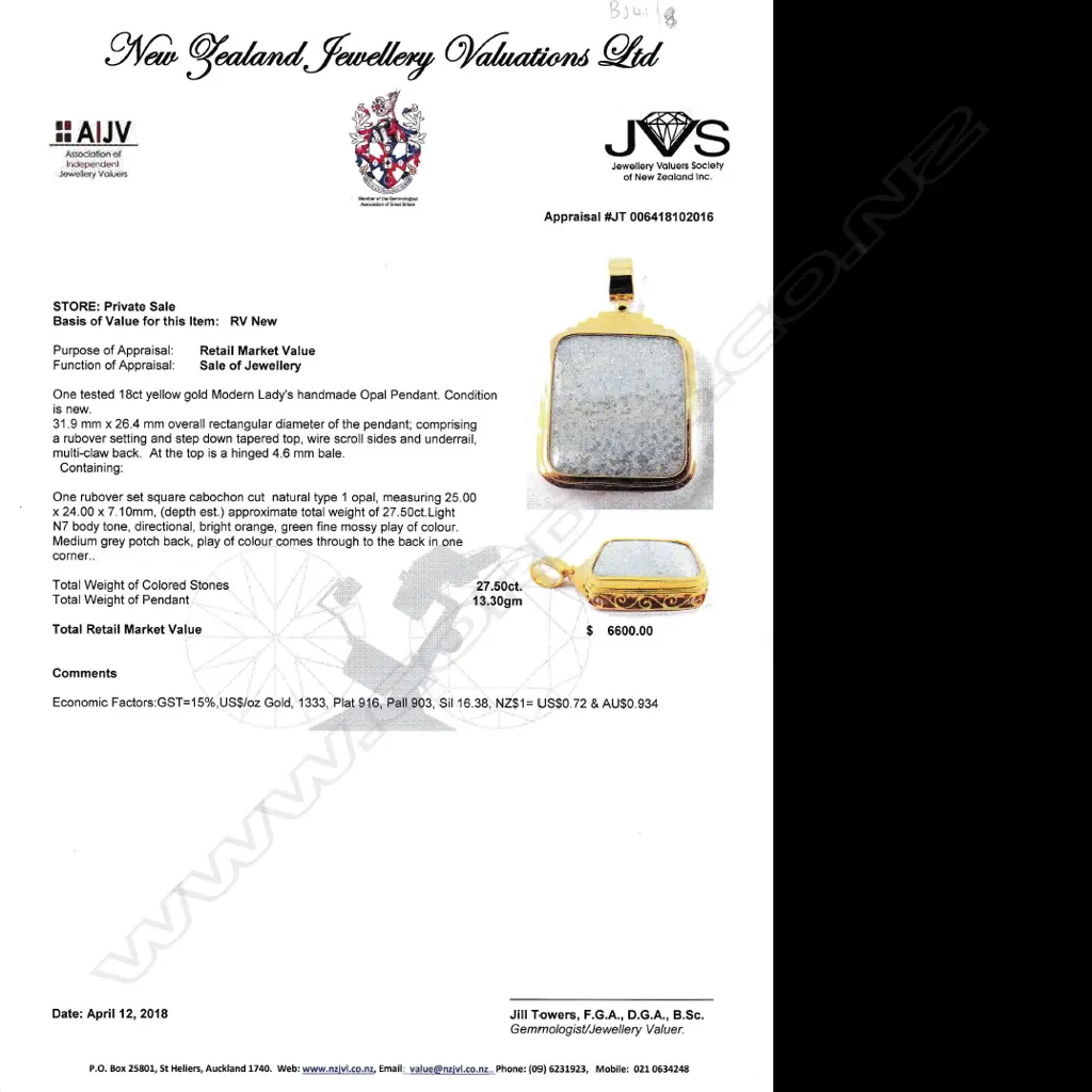 An 18ct yellow gold opal set pendant Image 1++