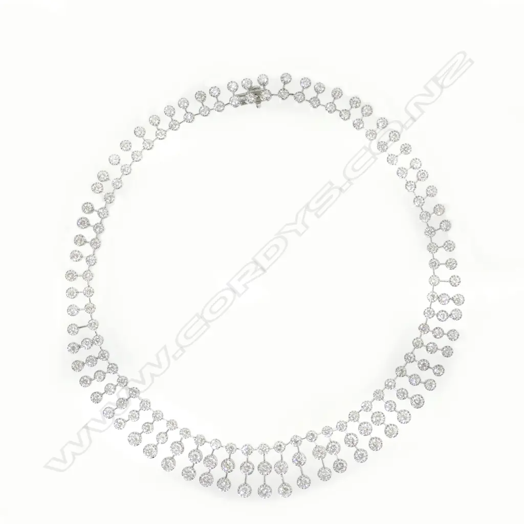An elegant 18ct white gold necklace enchaîné set with 163 round brilliant cut diamonds Image 1++