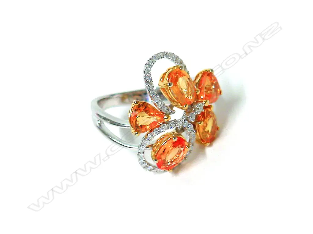 An 18ct. white gold and yellow sapphire dress ring Image 1++