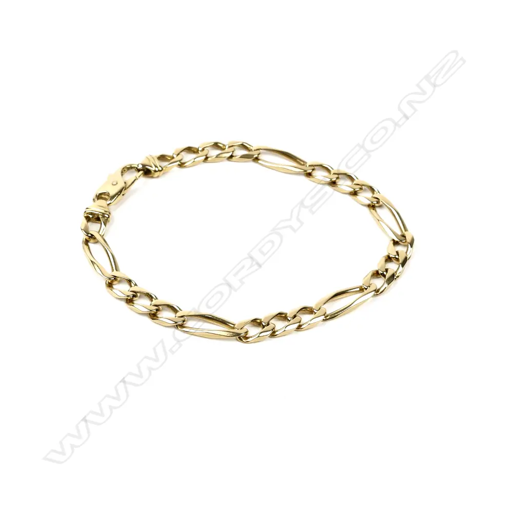 An 18ct. gold chain bracelet Image 1++