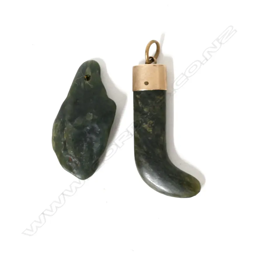 A colonial 9ct. rose gold and greenstone pendant Image 1++