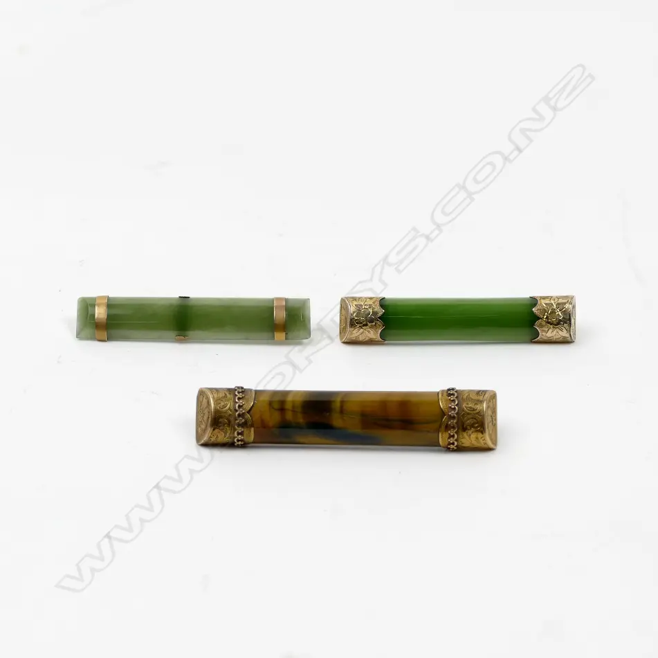 Three colonial gold capped bar brooches Image 1++
