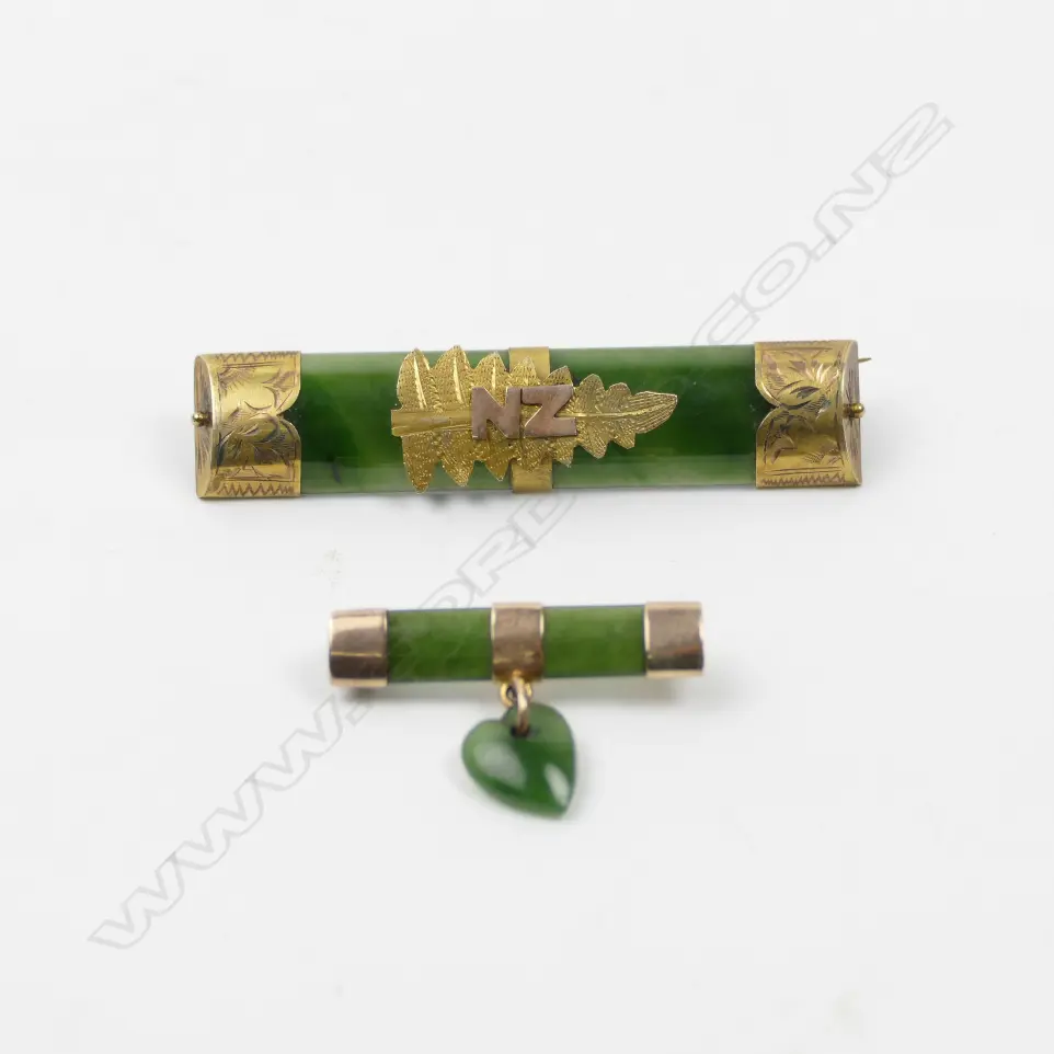 Two colonial gold and pounamu brooches Image 1++