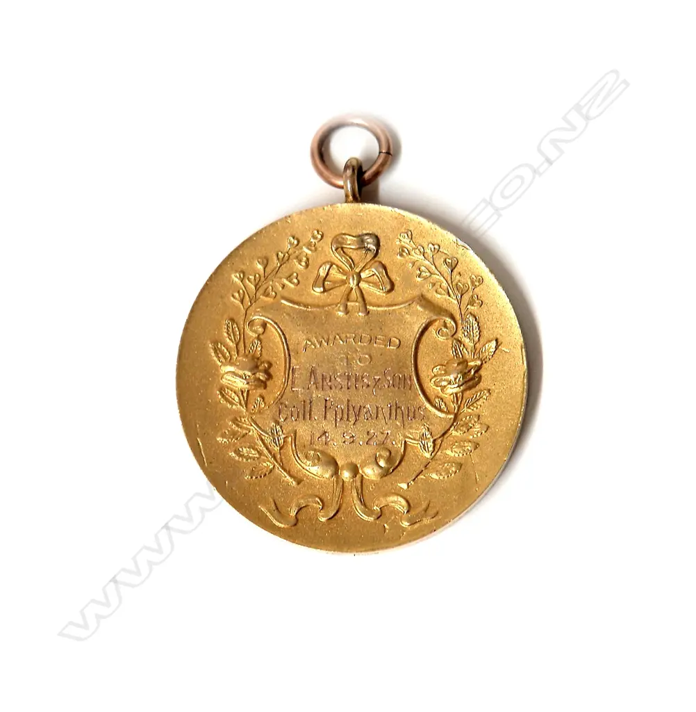 A historic 1927 large and heavy 9ct. gilded rose gold medallion awarded by the 'Hutt Valley Horticultural Society Inc.' Image 1++