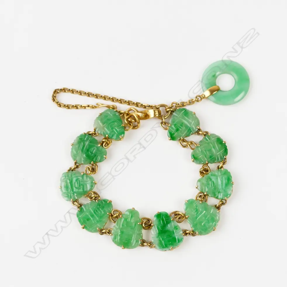 A 22ct. gold and jade bracelet Image 1++
