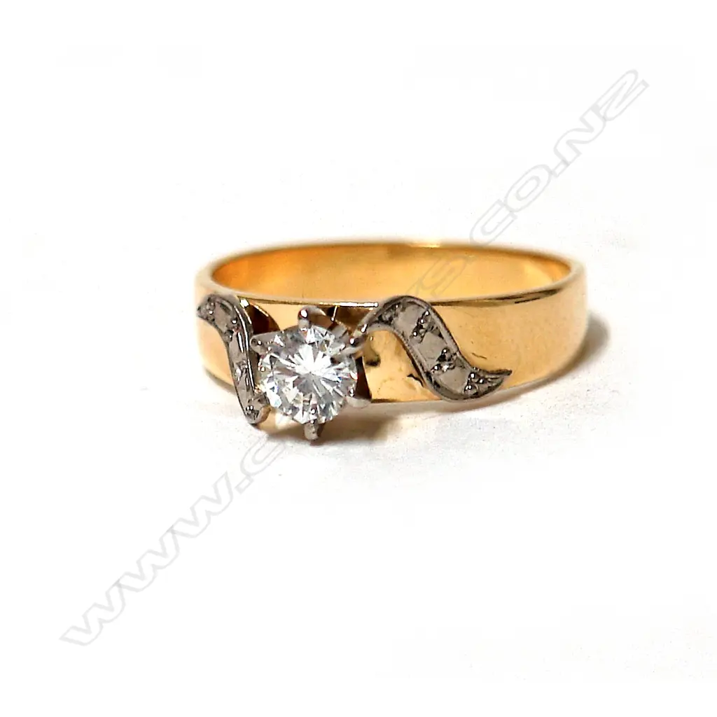 A lady's estate 18ct. gold diamond solitaire ring Image 1++