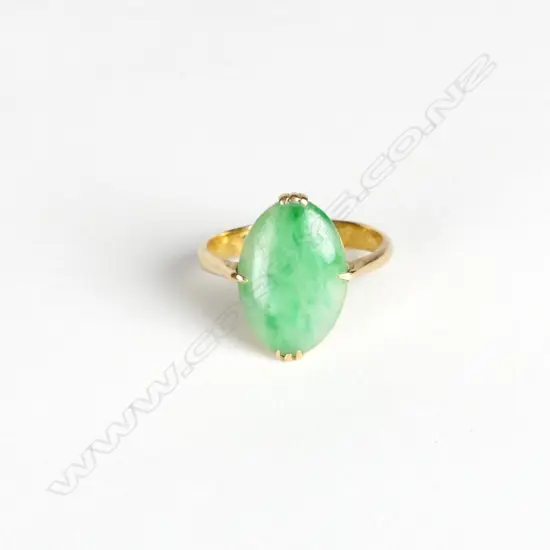 A 20ct. gold and jade ring