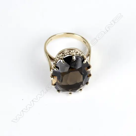 A retro 9ct. gold smoky quartz cocktail ring