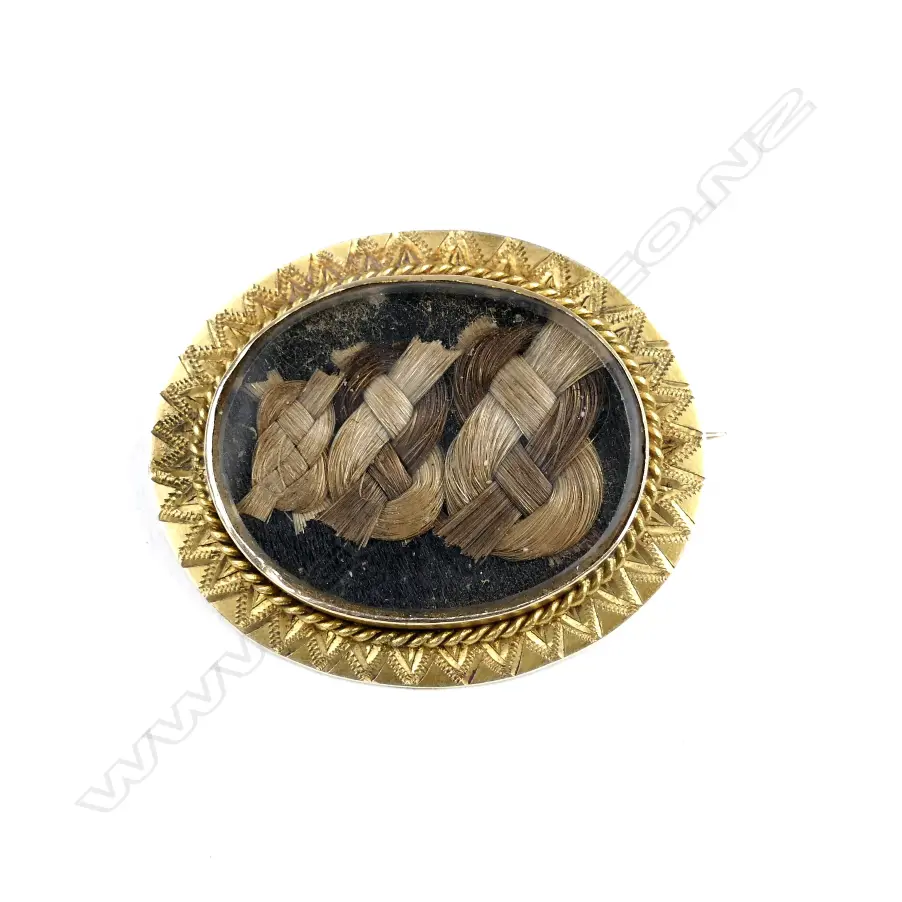A Victorian 9ct. yellow gold memorial brooch Image 1++