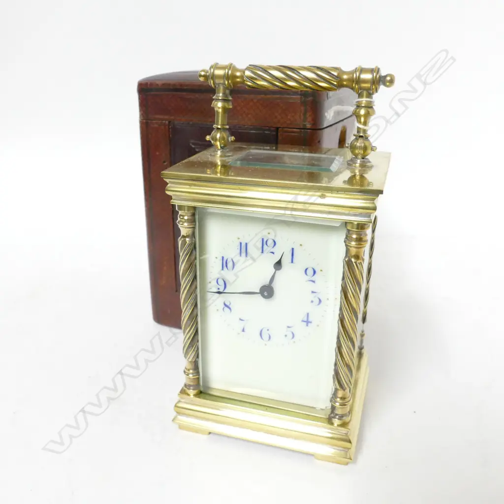 A decorative brass cased carriage clock Image 1++