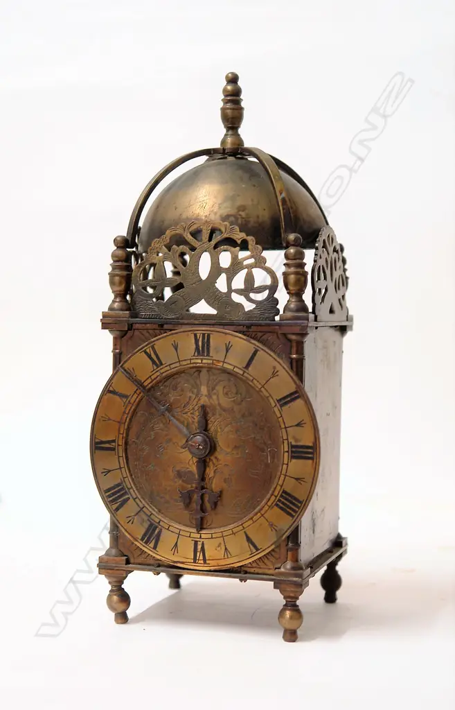 A late 19th/early 20thC brass lantern clock Image 1++