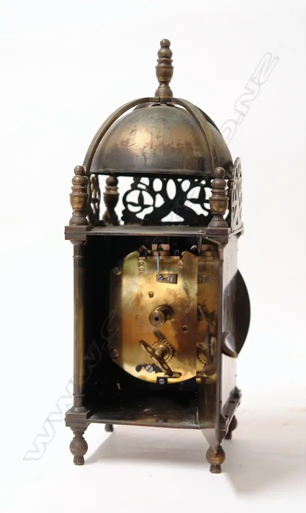 A late 19th/early 20thC brass lantern clock Image 1++