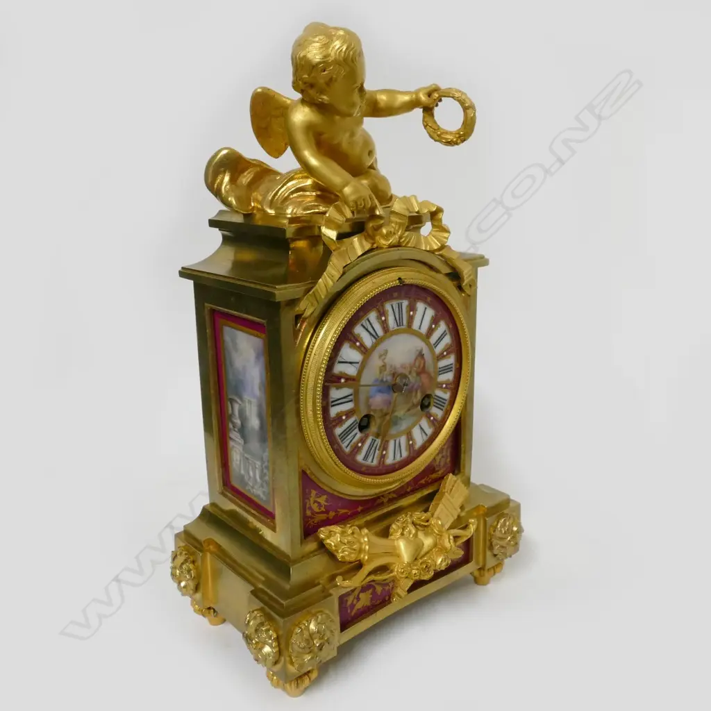 A French 19thC ormolu and polished bronze cased mantel clock Image 1++