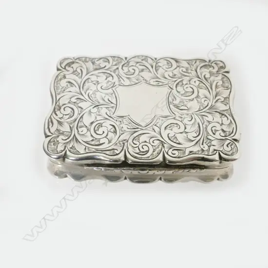 A Victorian silver snuff box