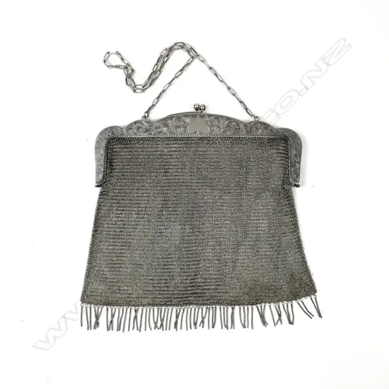 An impressive Edwardian large silver mesh lady's purse