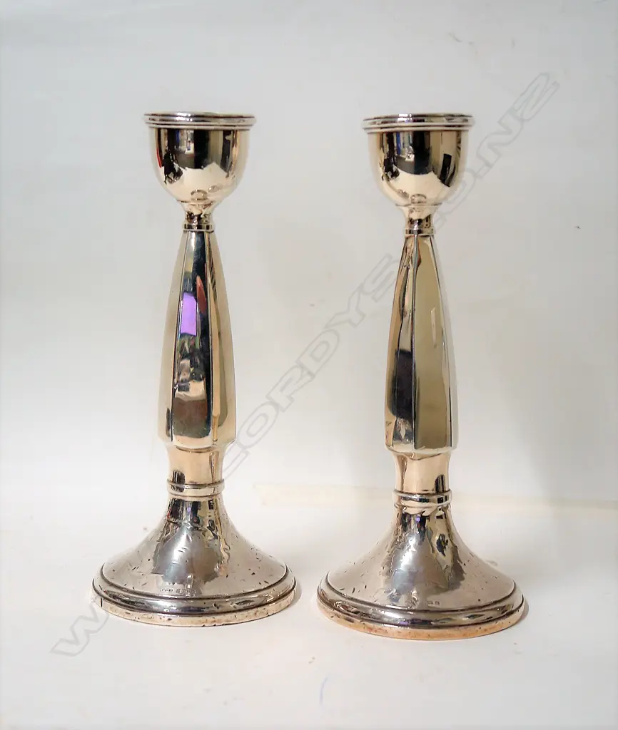A pair of 1920s silver column candlesticks Image 1++