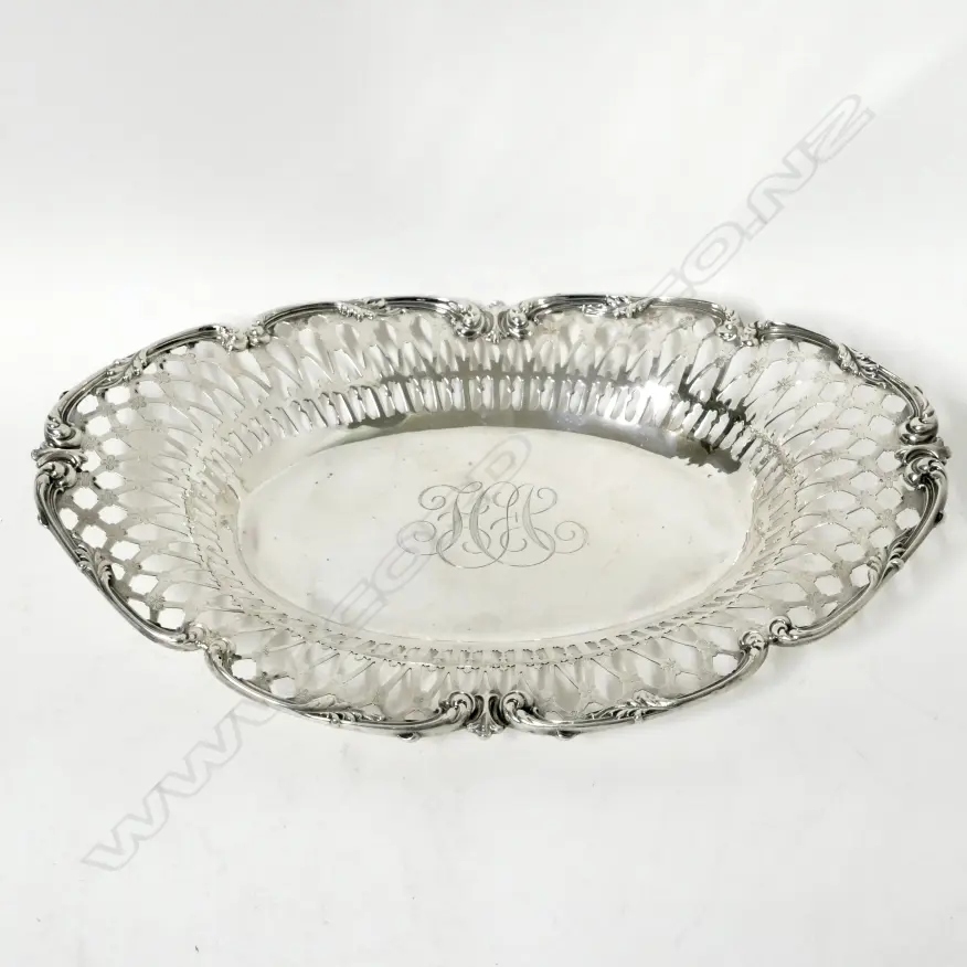 An American sterling silver oval table dish Image 1++