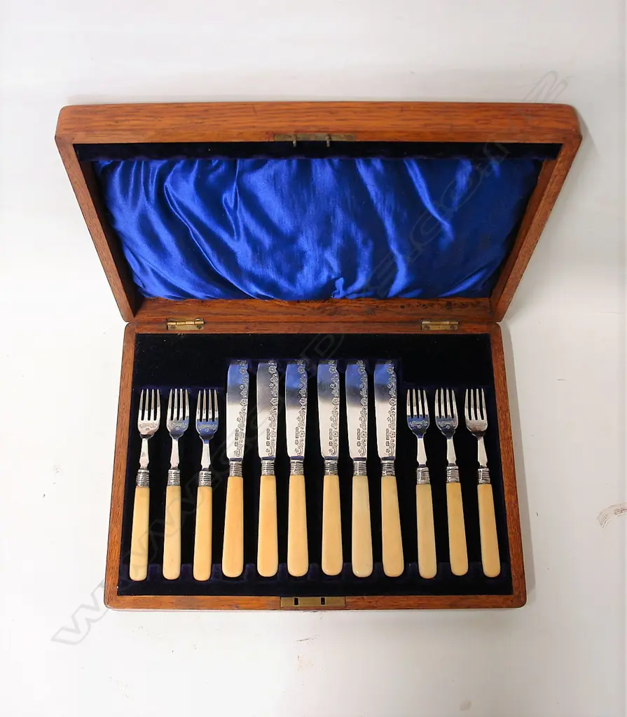 An Edwardian silver and ivory six person fish service Image 1++