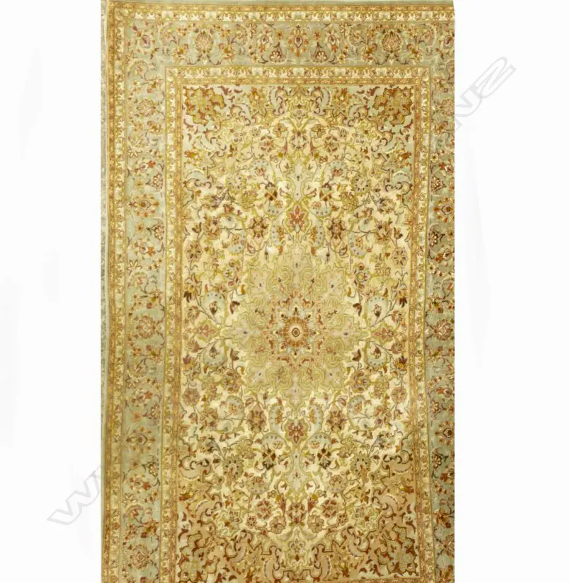 A finely hand knotted all silk rug Image 1++