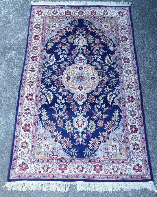 An Iranian Kashan rug Image 1++