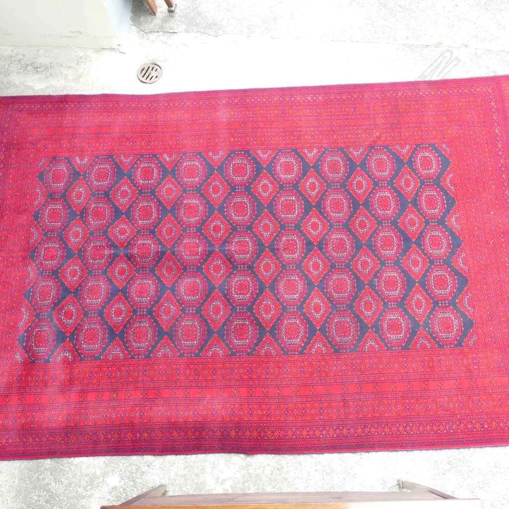 A large good quality hand knotted Saruqi rug Image 1++