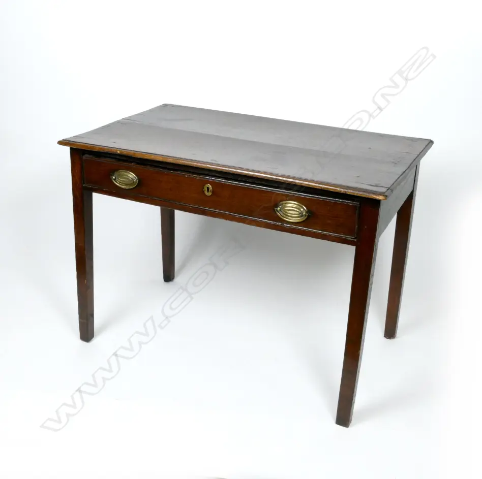 A Georgian country oak side table Image 1++