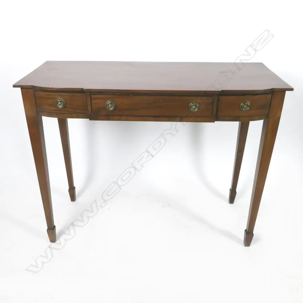A Victorian flame mahogany side table Image 1++