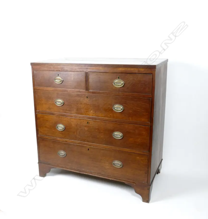 A Georgian oak flat-front chest of drawers Image 1++