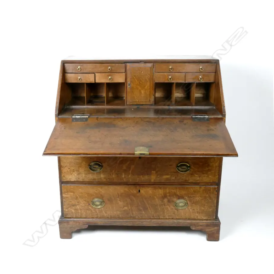 A Georgian oak drop-front bureau Image 1++