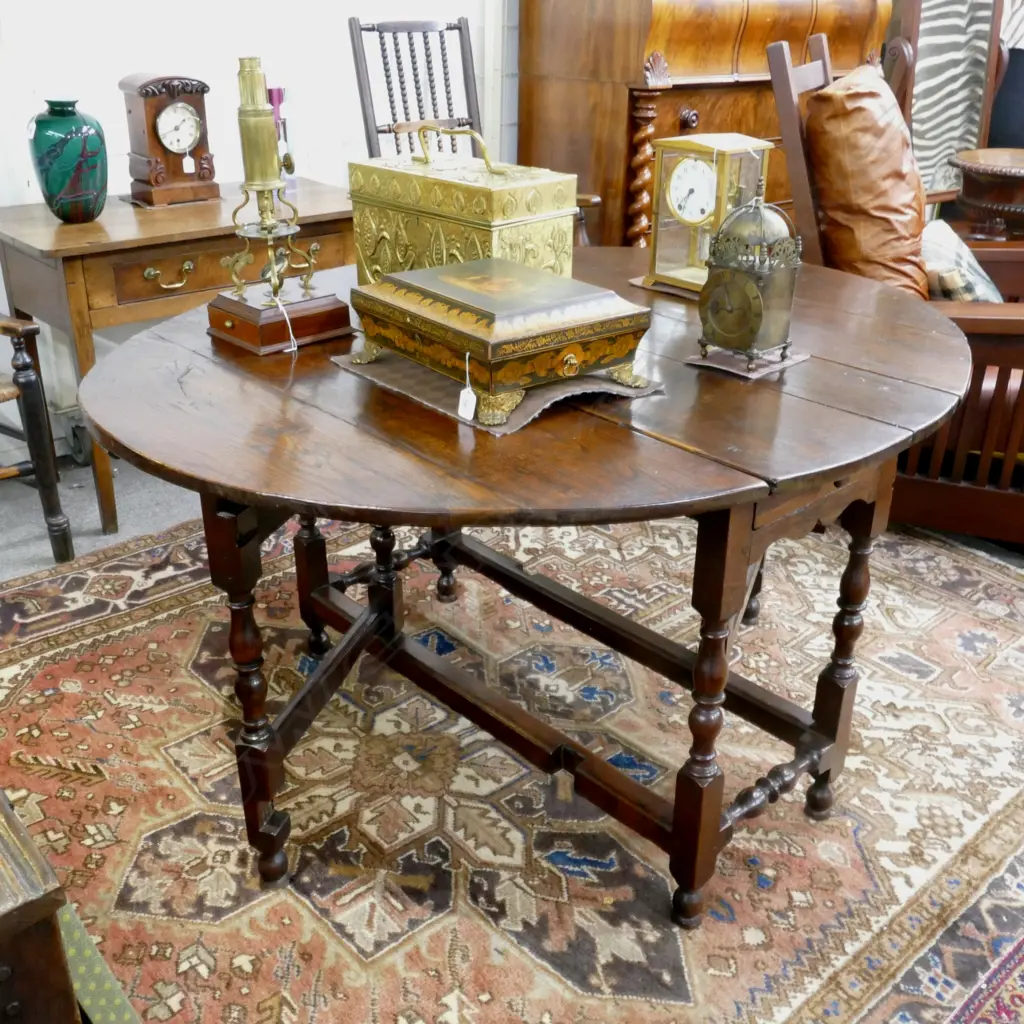 A George III oak gate-leg table Image 1++