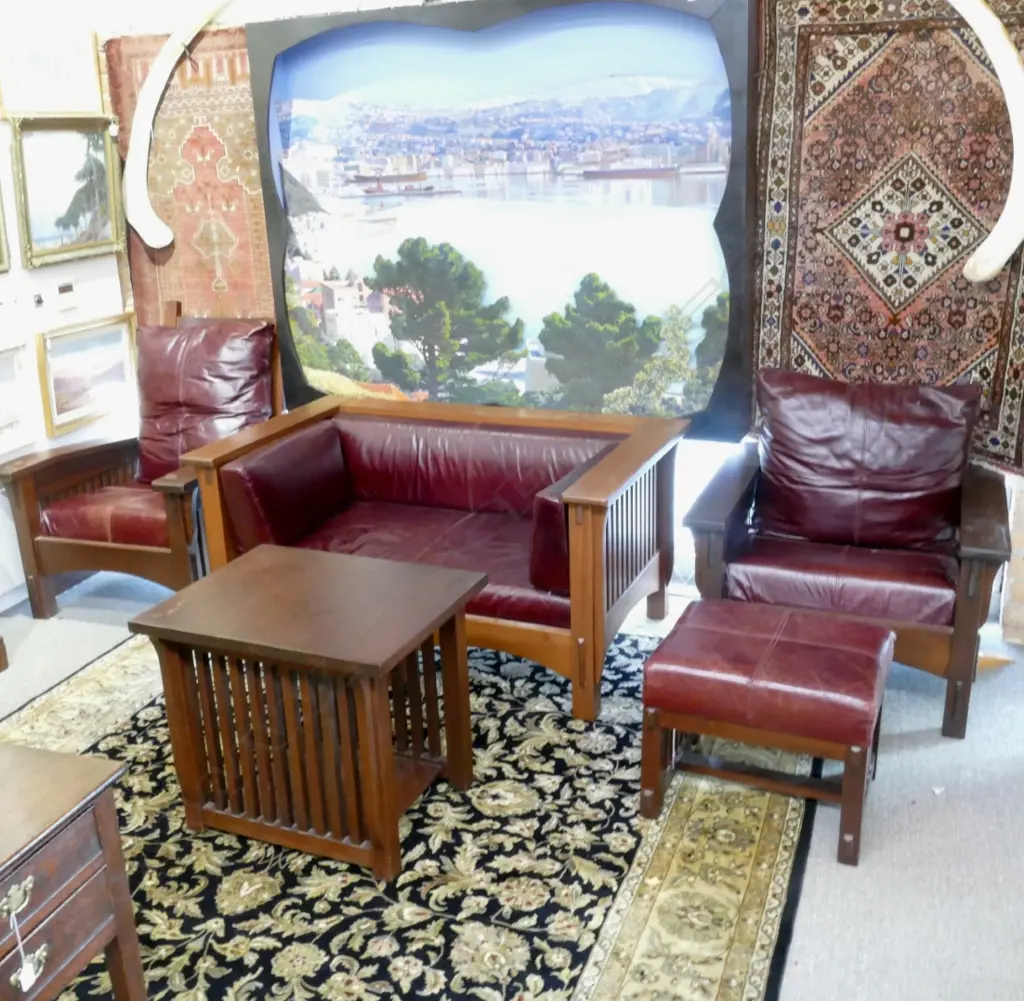 A mahogany American Arts and Crafts Mission style three piece suite Image 1++