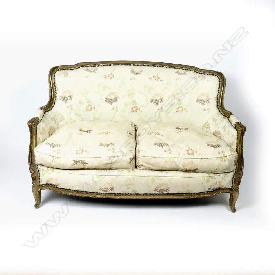 A vintage French style two-seater Image 1++