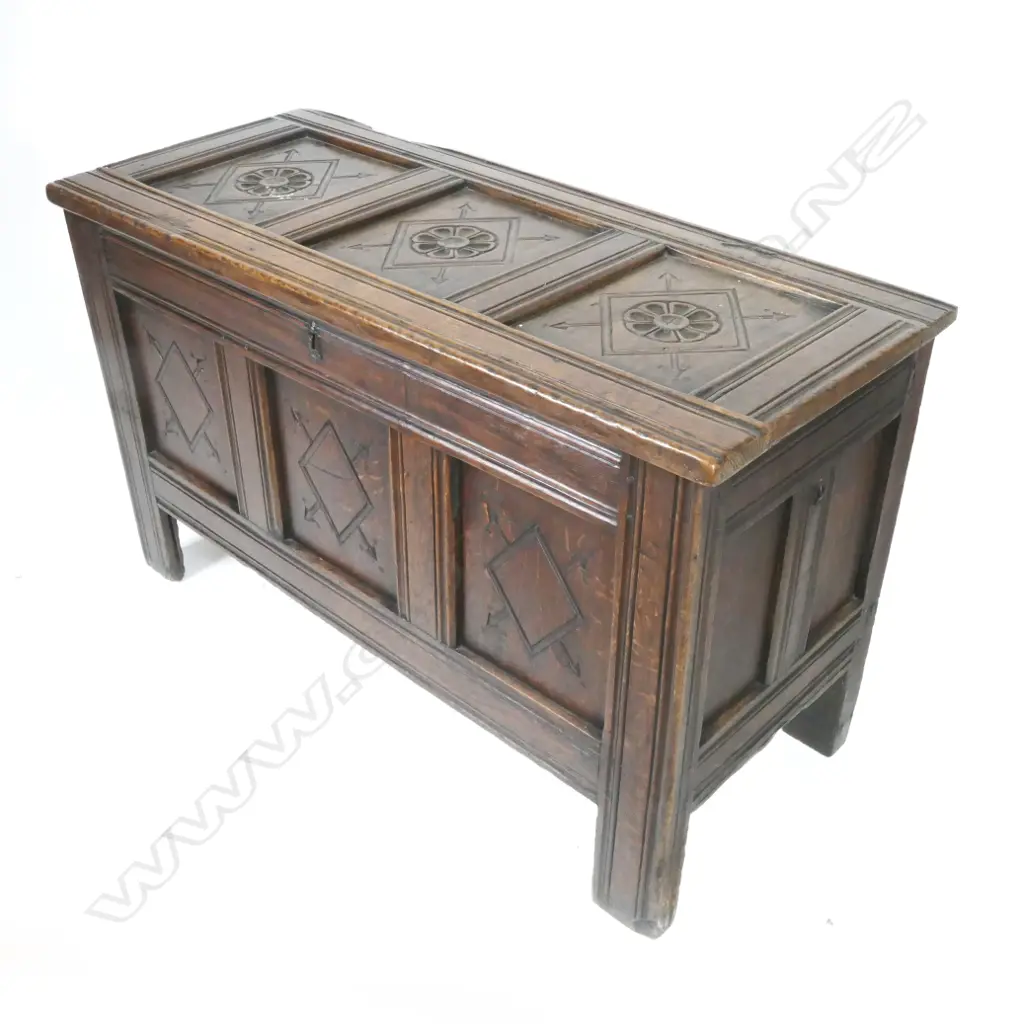An 18thC oak coffer Image 1++
