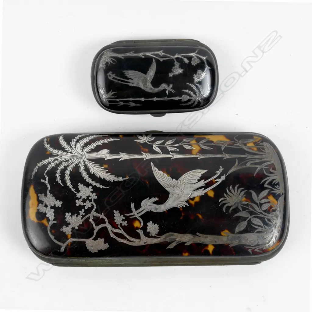 Two silver and tortoiseshell piqué inlay cases Image 1++