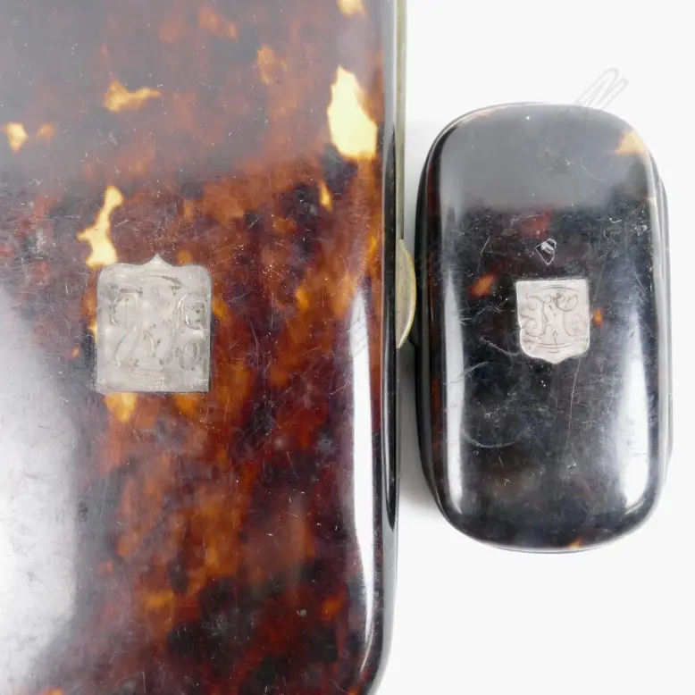 Two silver and tortoiseshell piqué inlay cases Image 1++