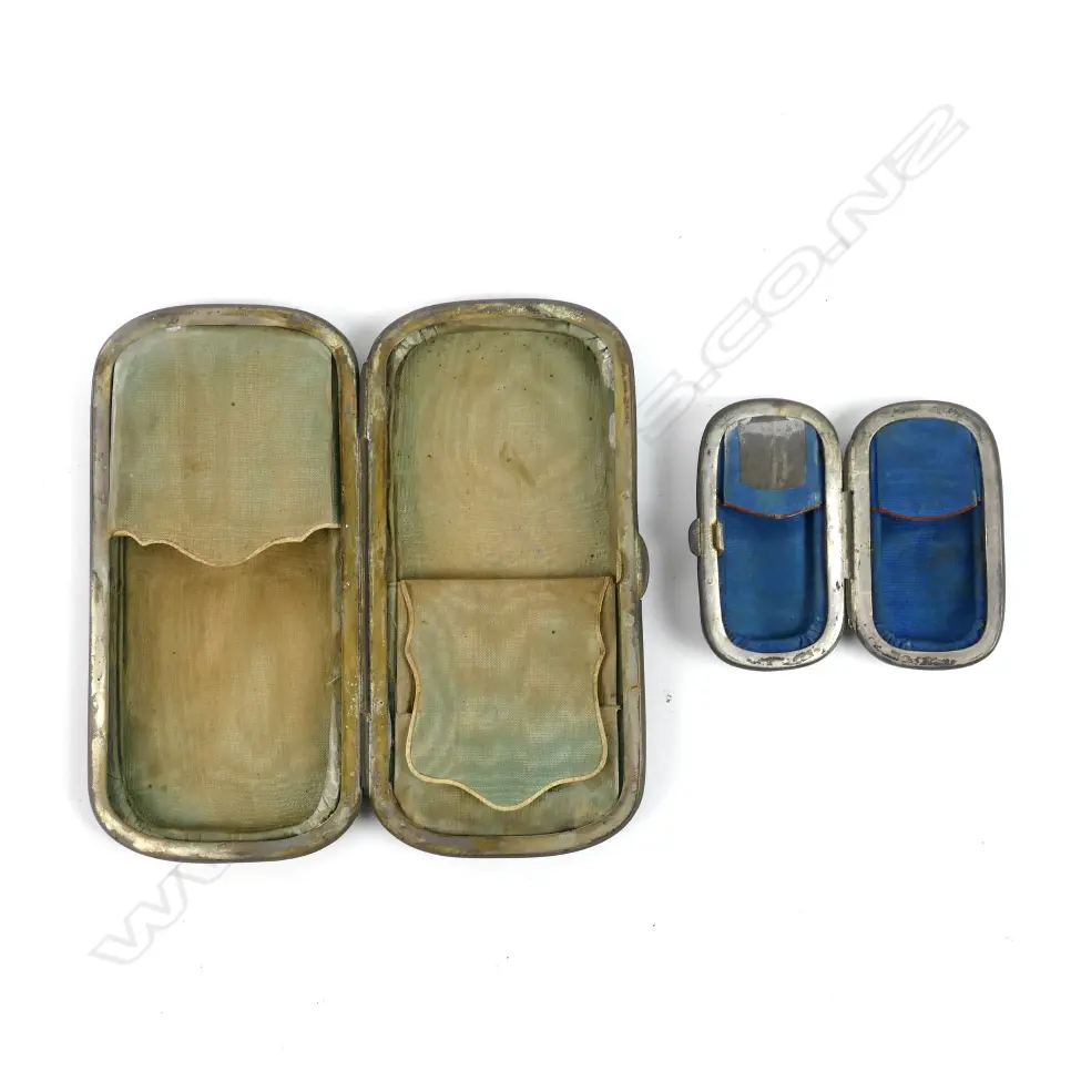 Two silver and tortoiseshell piqué inlay cases Image 1++