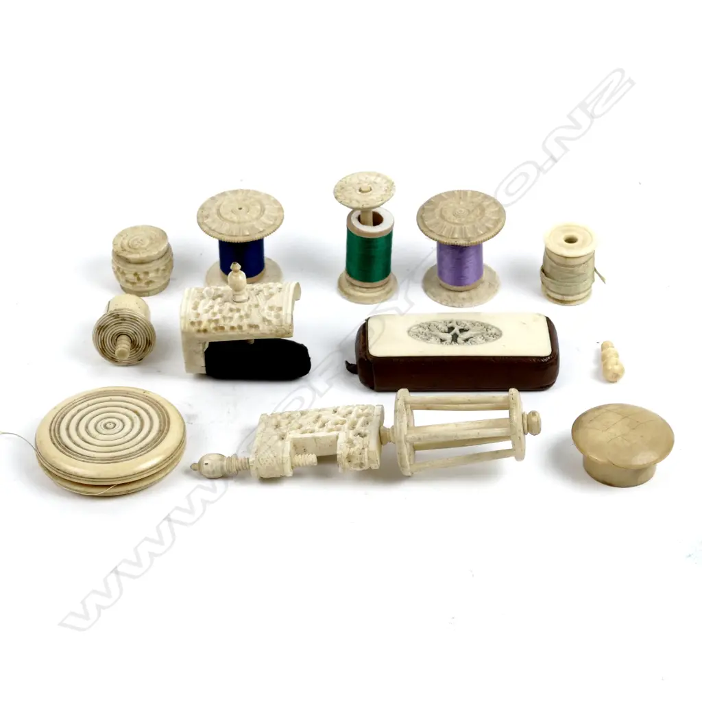 A collection of ivory and bone sewing accessories Image 1++