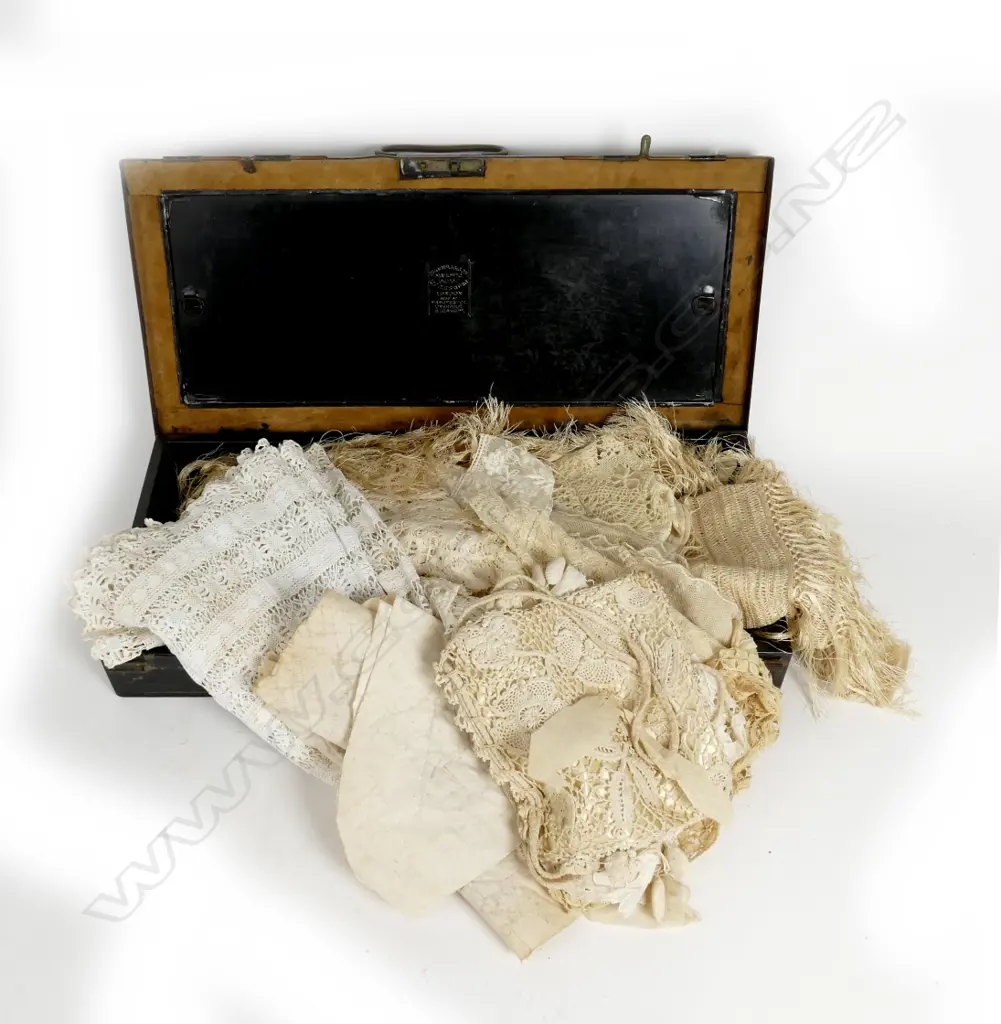 A Victorian tin box Image 1++