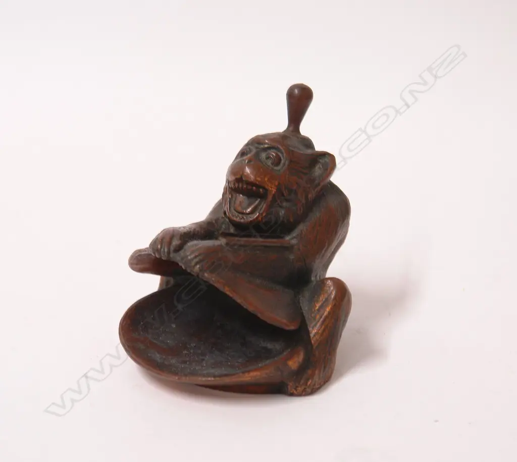 An bronzed spelter novelty monkey vesta Image 1++