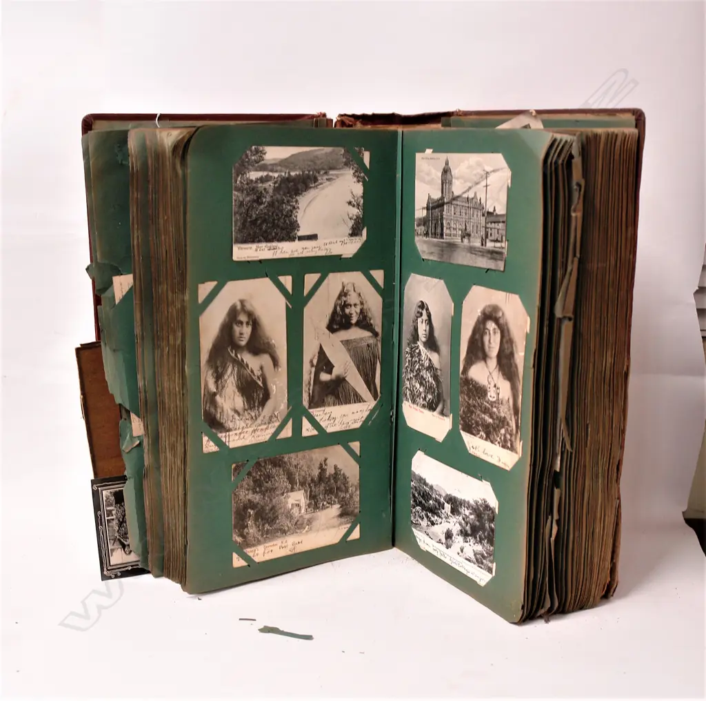 A large postcard album Image 1++