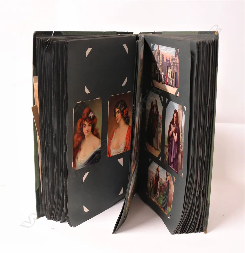 A large postcard album Image 1++