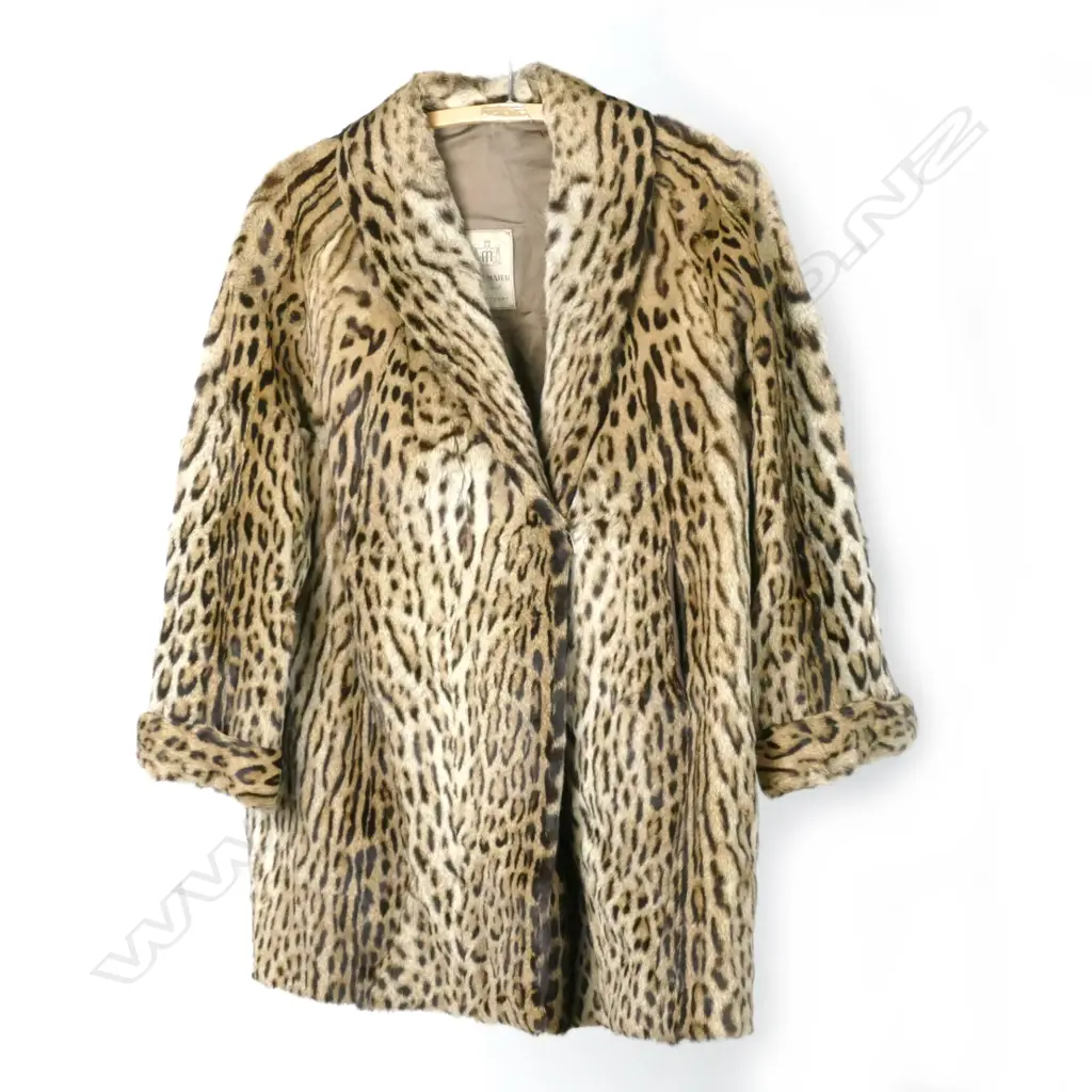 An ocelot fur jacket the sleeves with small cuffs Image 1++